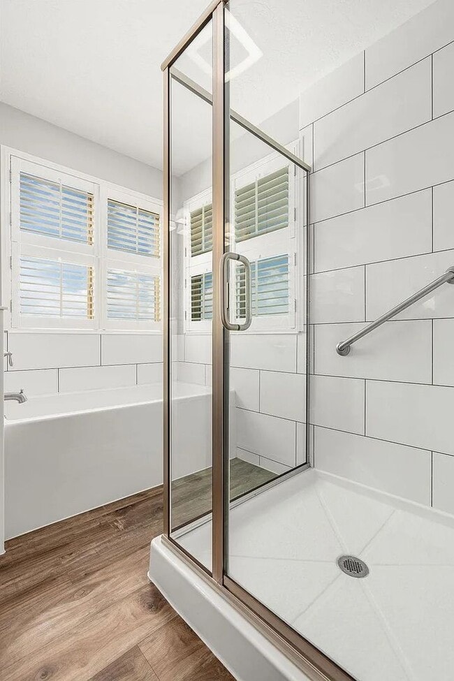 Building Photo - GORGEOUS Draper Home!