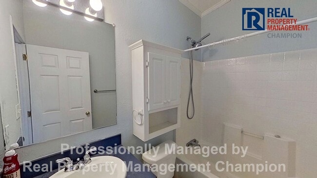 Building Photo - Charming Home in Quiet Neighborhood Near Monkey Junction