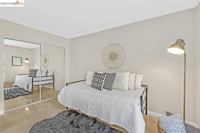 Building Photo - 66 Fairmount Ave