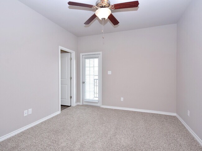 Building Photo - 3503 Summerway Dr