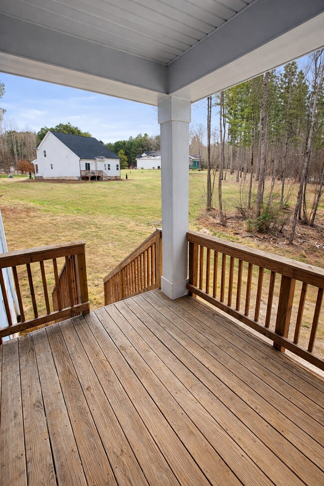 Building Photo - Beautiful 3BR 2.5BA Home in Statesville • 2 Car Garagge Tours