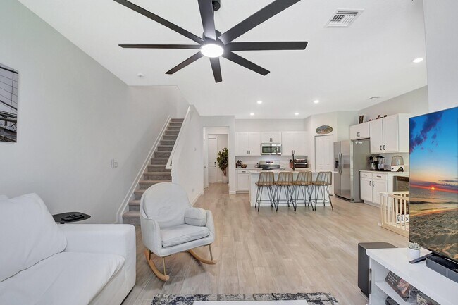 Building Photo - 4375 Hammock Grove Dr