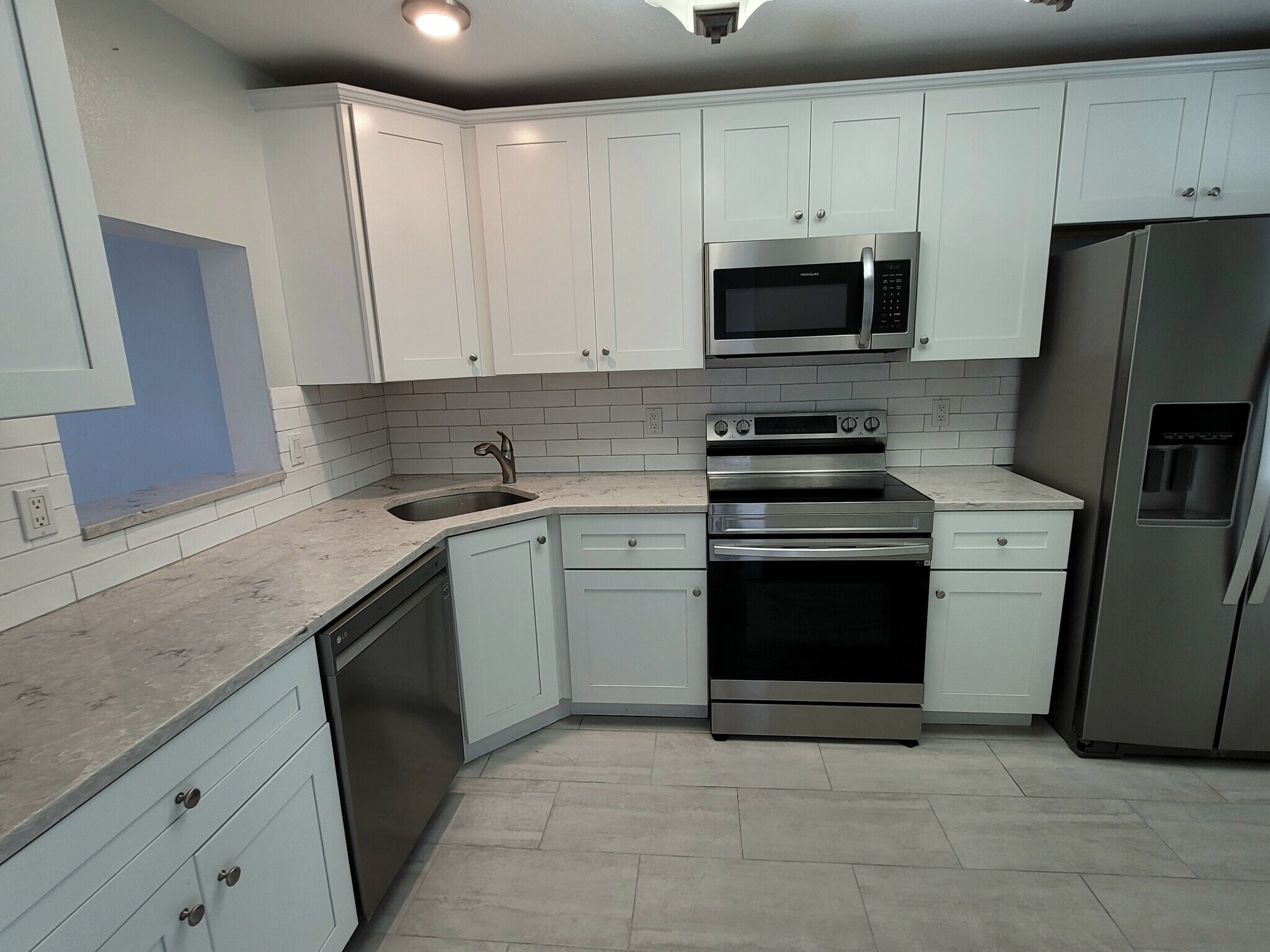 Building Photo - 729 Capri Isles Blvd