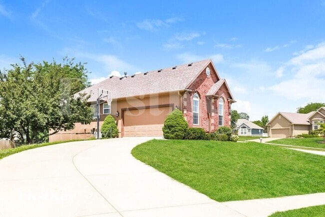 Building Photo - 13400 Sycamore Dr