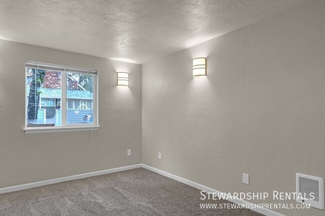 Building Photo - 1431 1/2 W. Broadway Avenue-