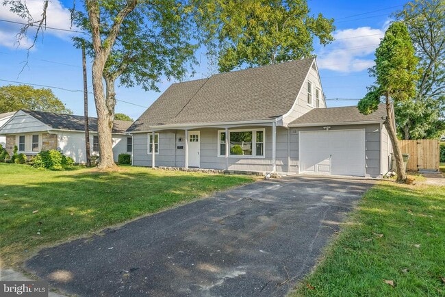 Building Photo - 12 Holbrook Ln