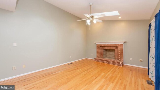Building Photo - 3871 Woodville Ln