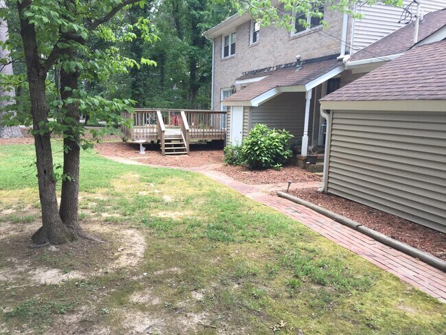 Building Photo - 203 Continental Dr