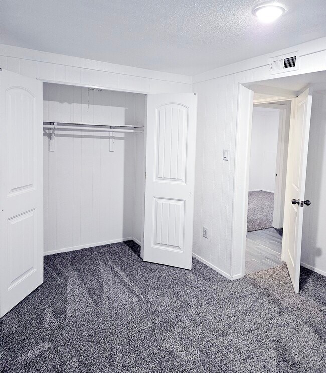 Building Photo - 118 Totem Pole St