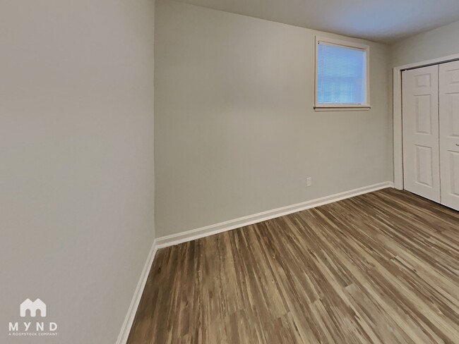 Building Photo - 6489 Lynn Dale Ln