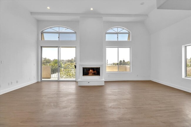 Building Photo - 390 S Sepulveda Blvd