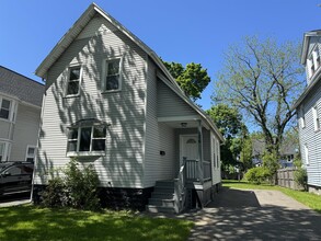 Building Photo - 126 Parsells Ave