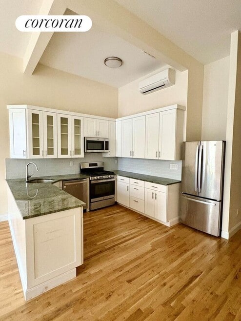 Building Photo - 87 1st Pl