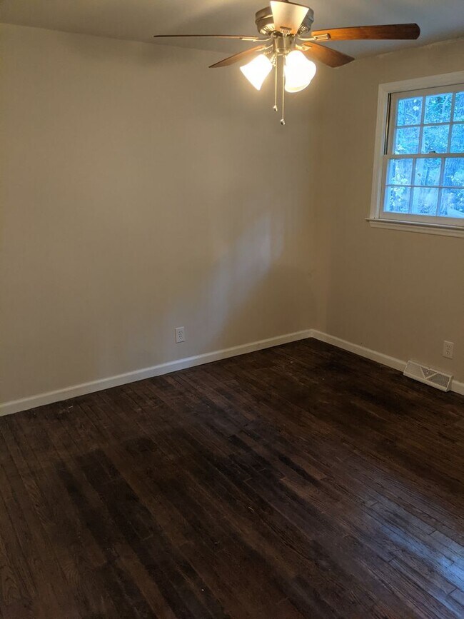 Building Photo - 529 Hillsborough St