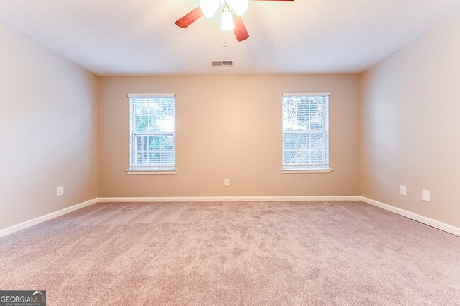 Building Photo - 2520 Lake Royale Dr