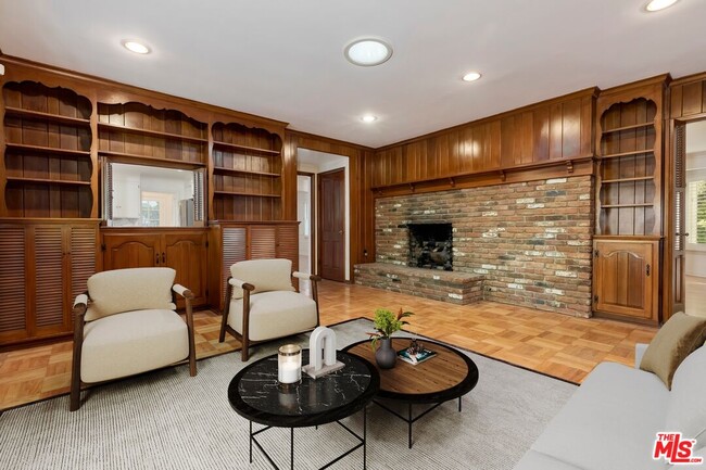 Building Photo - 3924 Woodfield Dr