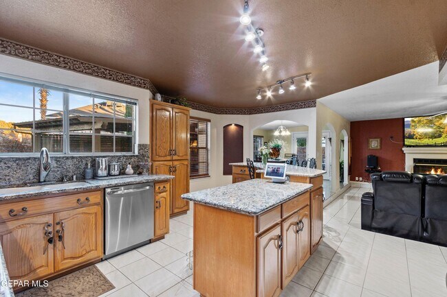 Building Photo - 1984 Paseo Granada Ln