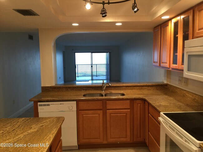 Building Photo - 8500 Ridgewood Ave