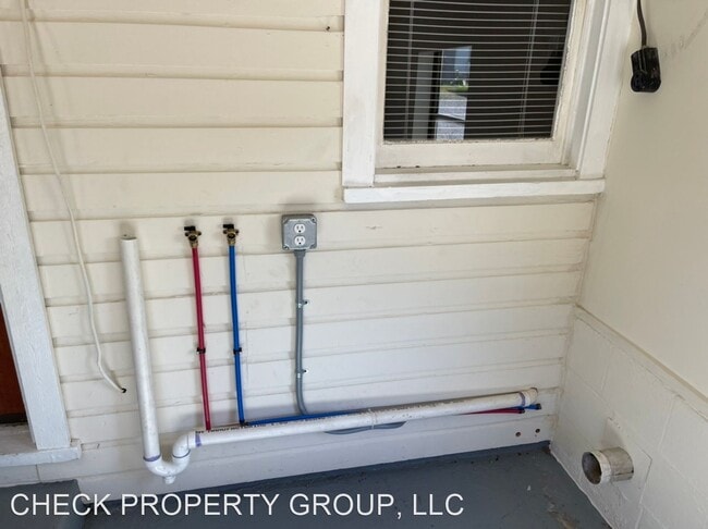 Building Photo - 3 br, 1 bath House - 712 Peytona Beach Road