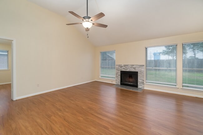 Building Photo - 5306 Acorn Ct