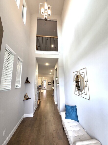 Building Photo - 8066 Glastonbury Dr