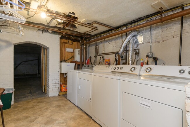 Building Photo - 11 Montague Pl