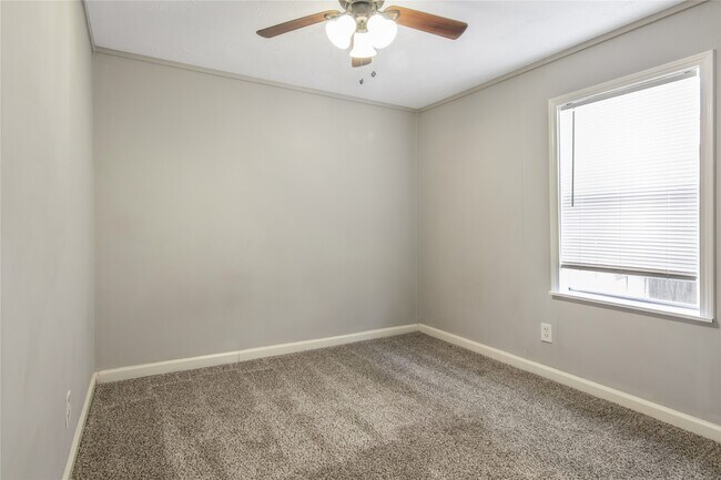 Building Photo - 4401 Elmwood St