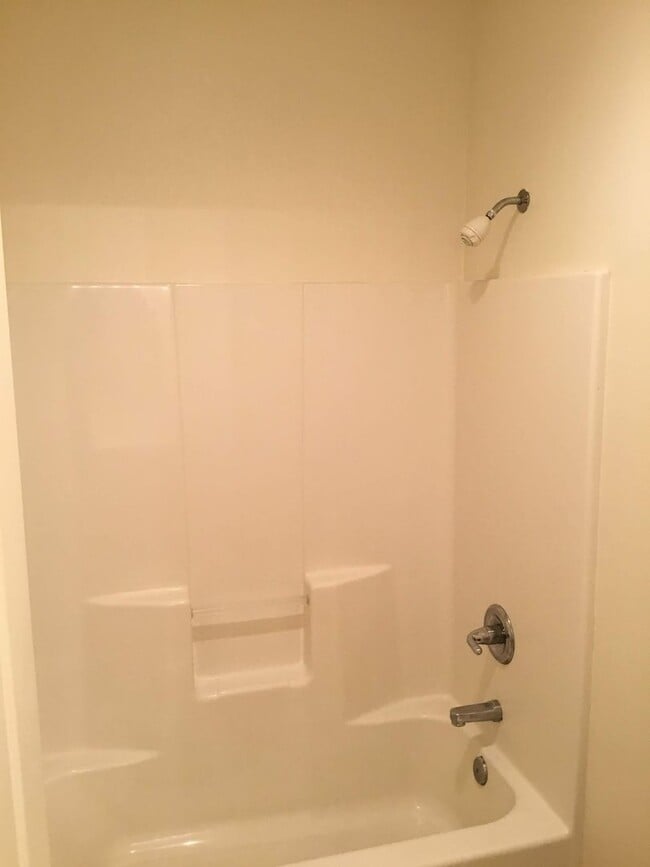 Building Photo - 3 Bedroom house in Bethel-Danebo Area