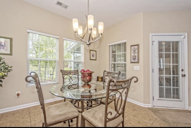 Building Photo - 5013 Bowles Dr
