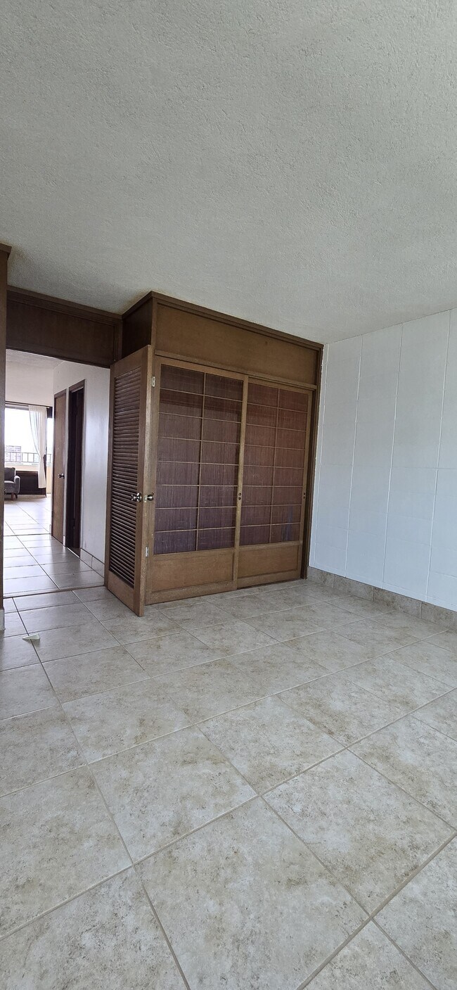 Building Photo - 1710 Makiki St