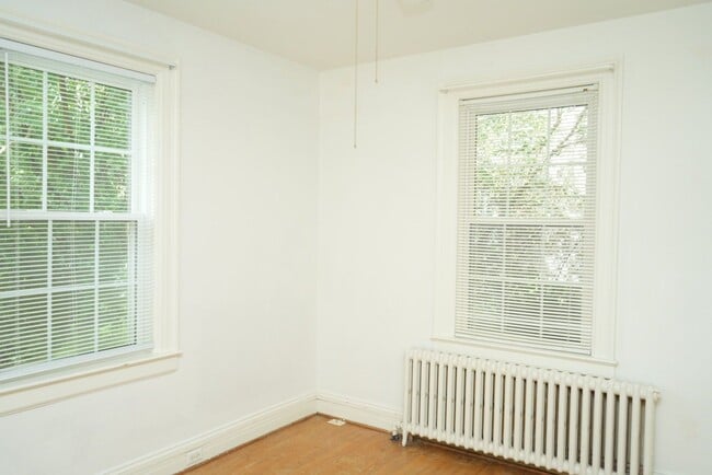 Building Photo - 2205 Stadium Rd