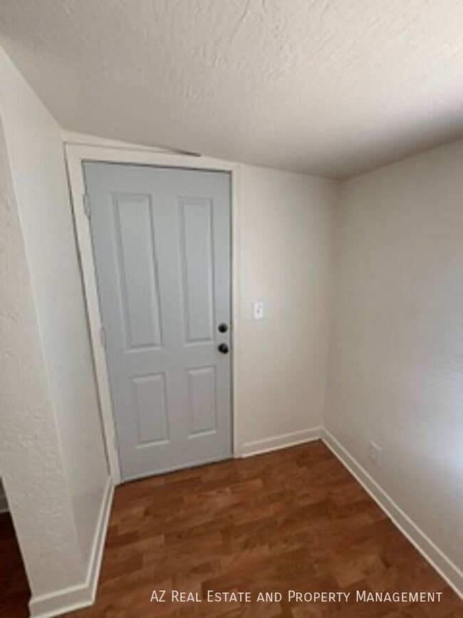 Building Photo - 502 E Cody Dr