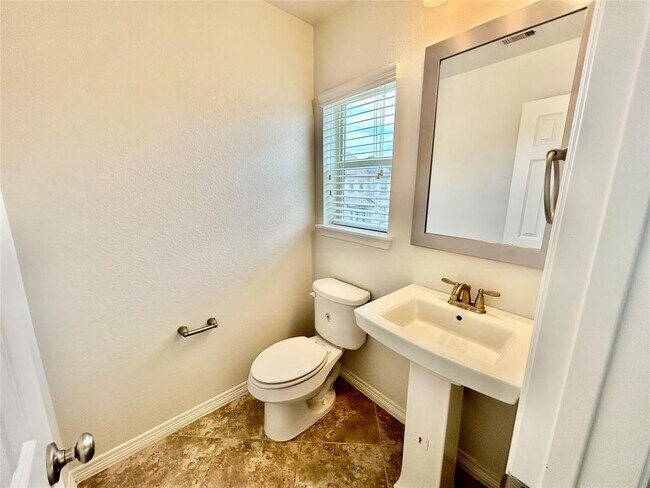 Building Photo - 1507 Peyton Oaks Pl