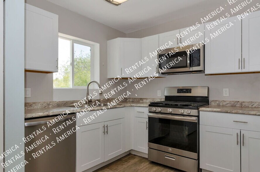 Building Photo - 1420 N Winstel Blvd
