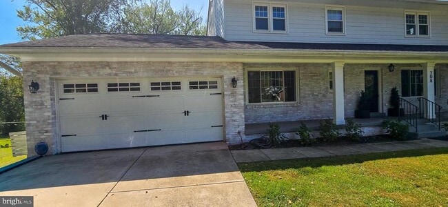 Building Photo - 308 Old Court House Rd NE