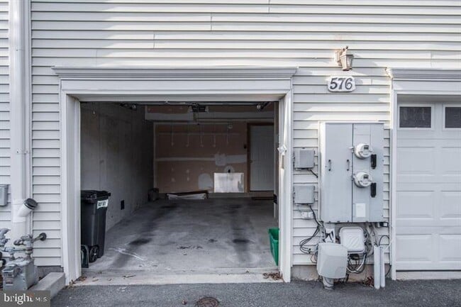 Building Photo - 576 Orchard Ridge Dr