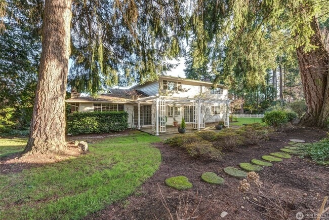 Building Photo - 12201 SE 65th Pl