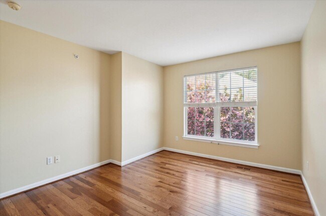 Building Photo - 103 Birchwood Dr