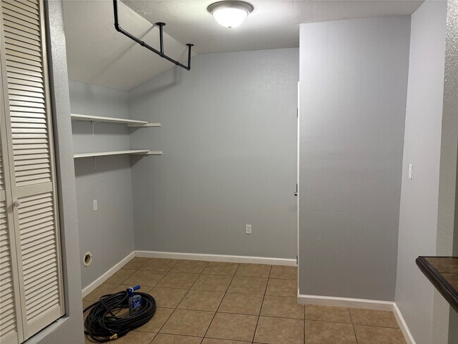 Building Photo - 3010 Washington St