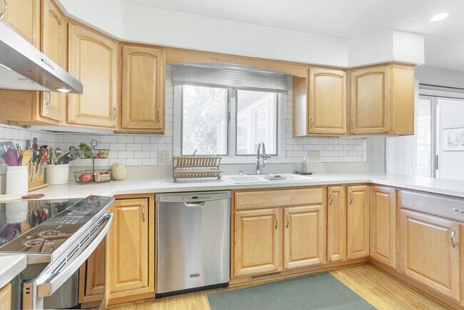 Building Photo - 313 Walnut Grove Dr