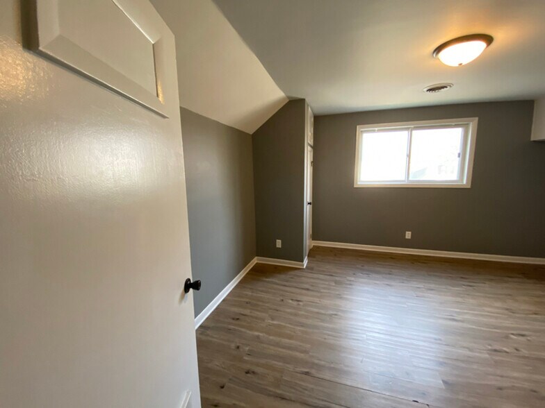 Building Photo - 902 Townline Rd