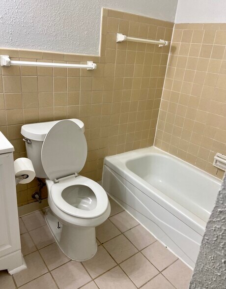 Bathroom - 1612 Colquitt St