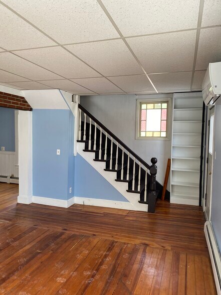 Building Photo - 132 Western Ave