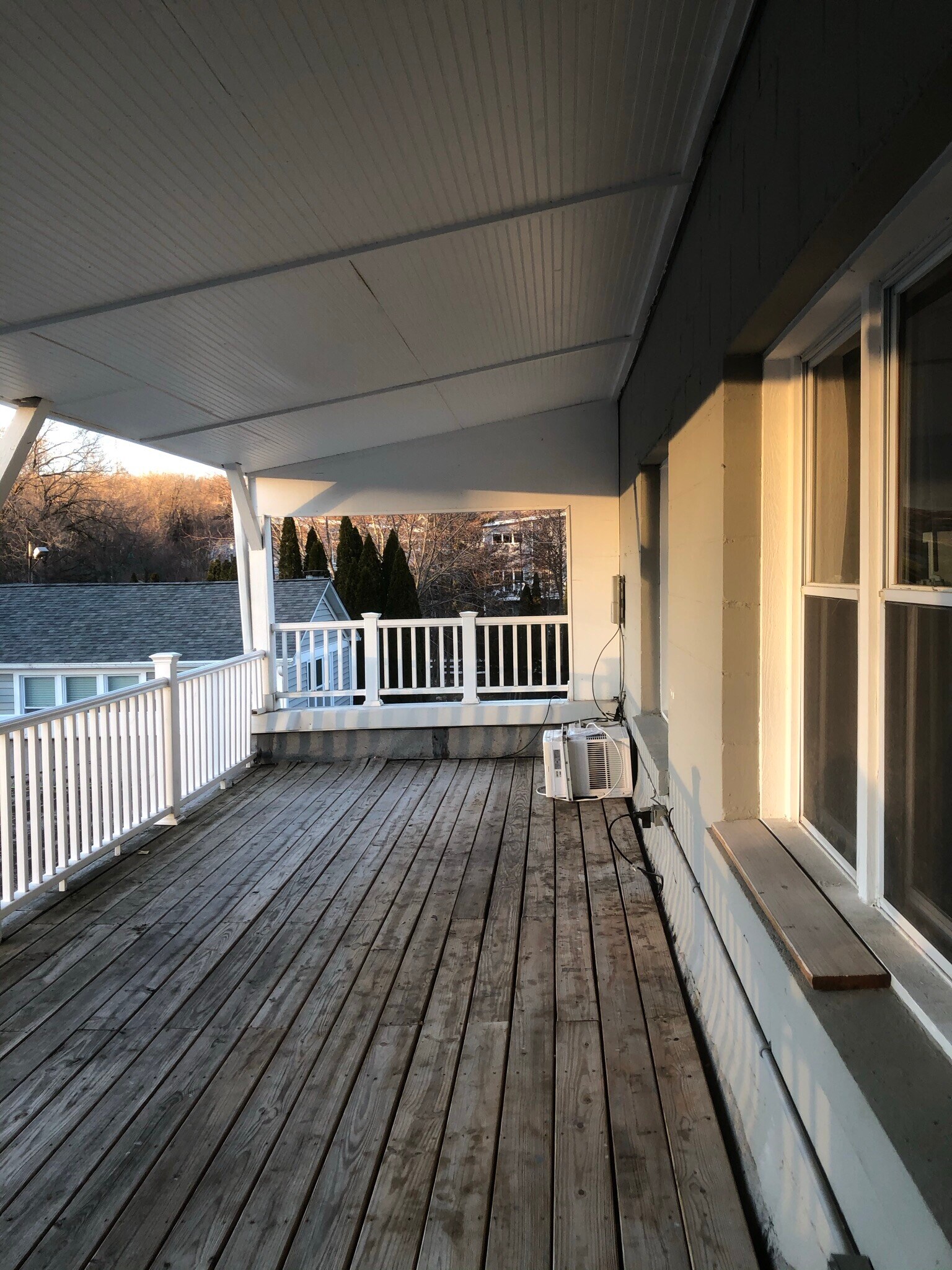 Building Photo - 545 Valley View Dr