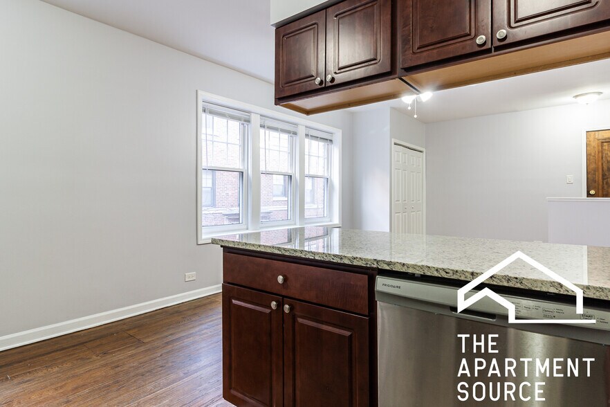 Building Photo - 3702 N Sheffield Ave