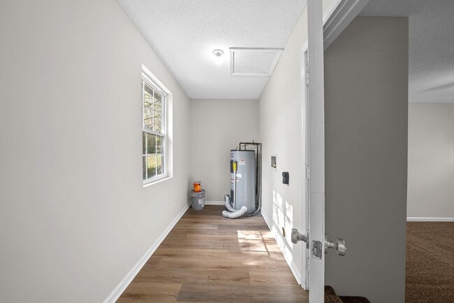 Building Photo - 3 Bedroom Pet Friendly Home For Rent!