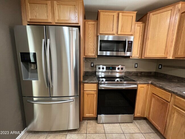 Building Photo - 2709 E Bart St