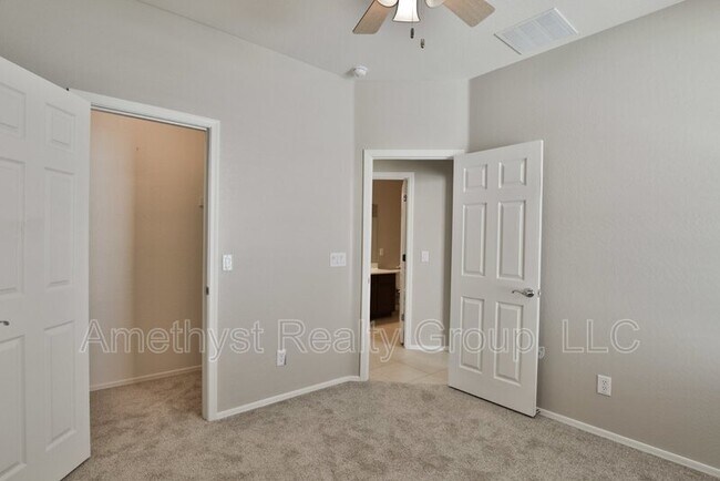Building Photo - 15068 W Glenrosa Ave