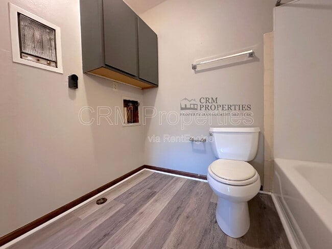 Building Photo - 9207 E 12th St