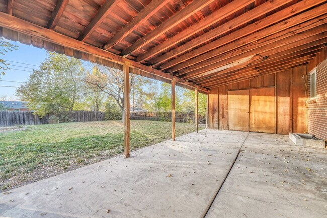 Building Photo - $2,495.00, 3-bedroom, 2 bathroom home in Centennial!